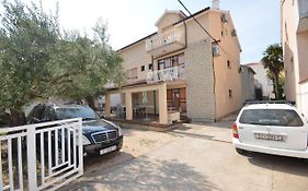 Apartment And Rooms Mrkovic